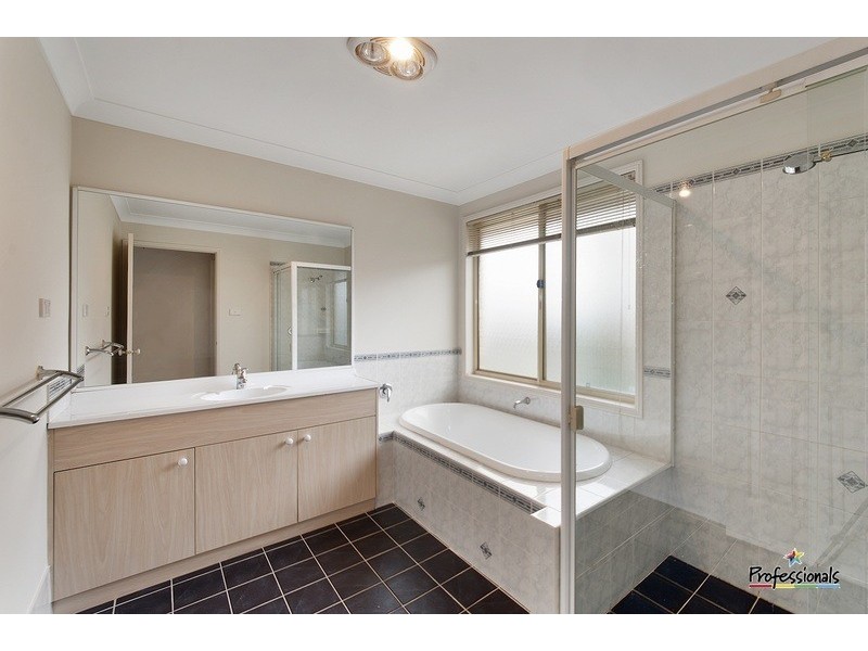 32 Kendall Drive, Casula NSW 2170