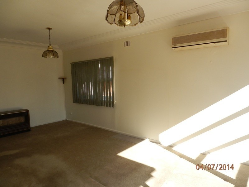 42 Holland Crescent, Casula NSW 2170