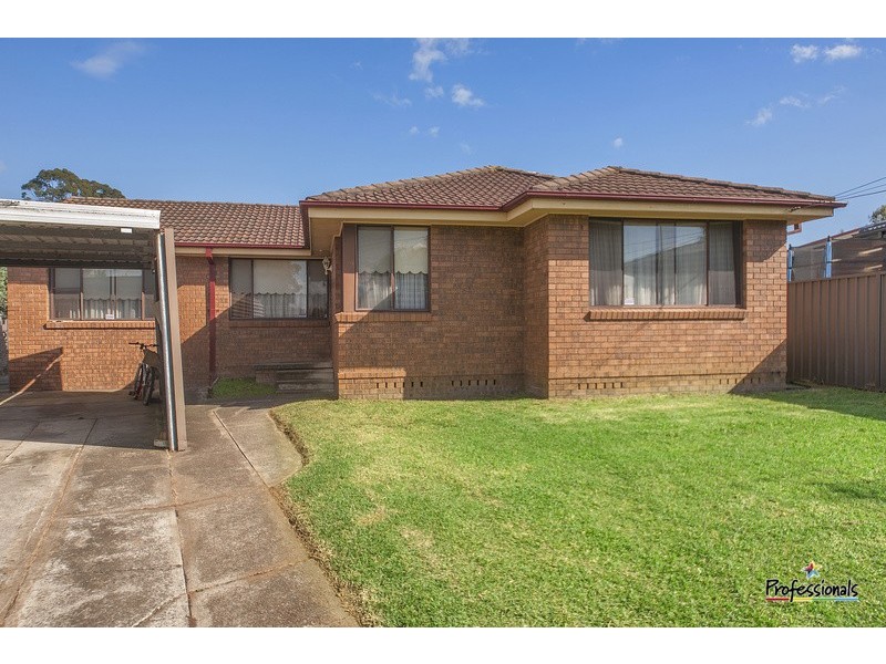 6 Robinson  Close, Lurnea NSW 2170