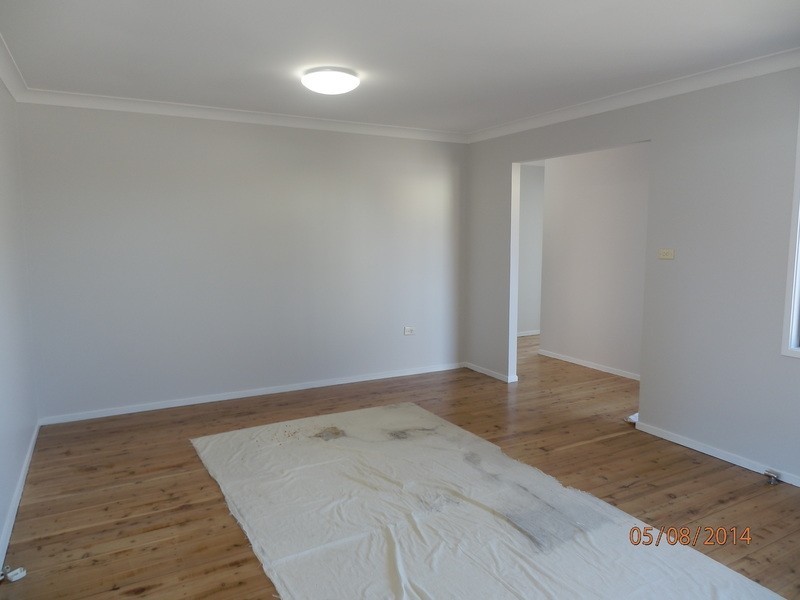 6 Robinson  Close, Lurnea NSW 2170