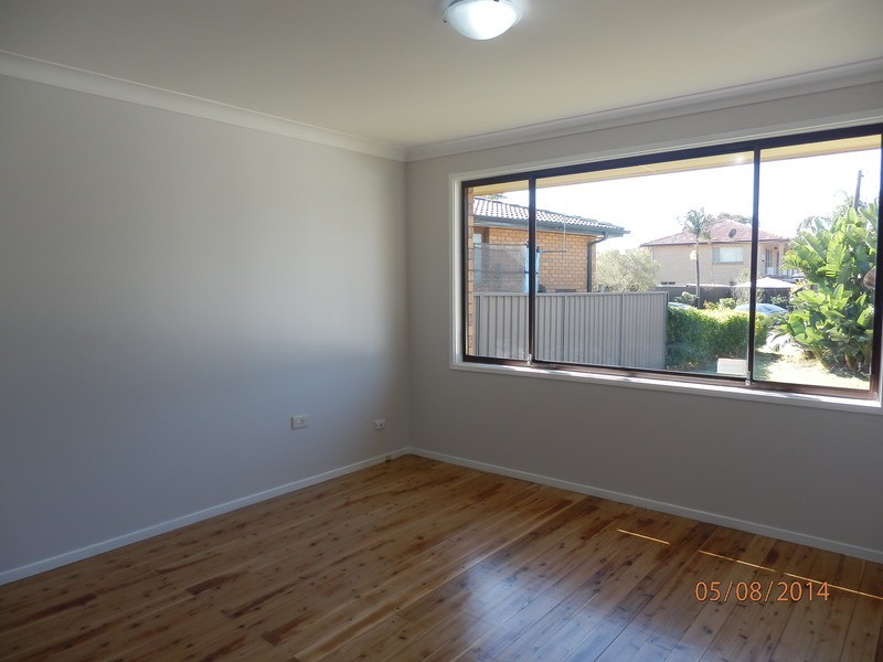 6 Robinson  Close, Lurnea NSW 2170