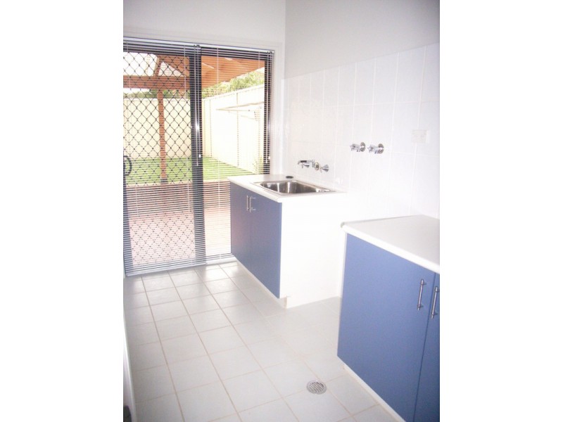 2B Juniper  Place, Prestons NSW 2170