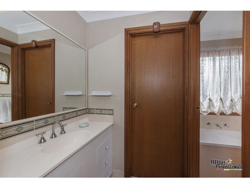 8B Doomben Close, Casula NSW 2170