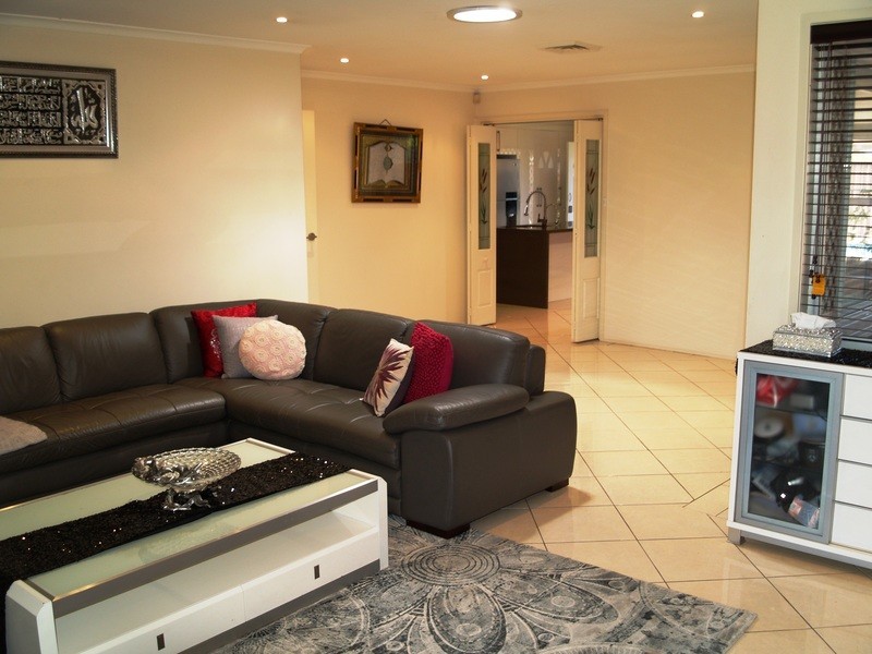 71 Ingham Drive, Casula NSW 2170