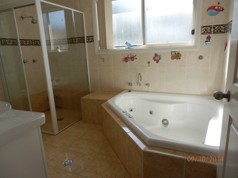 116 Kendall Drive, Casula NSW 2170