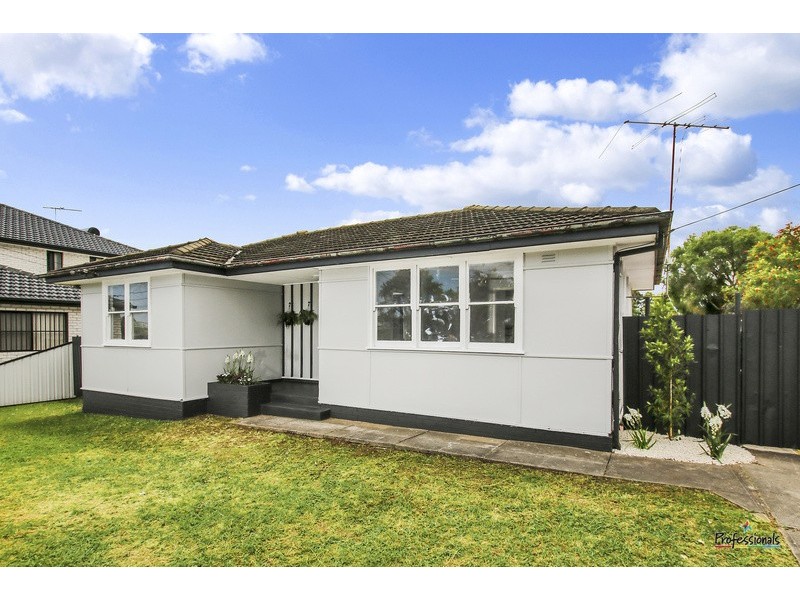 19 Fitzpatrick Crescent, Casula NSW 2170