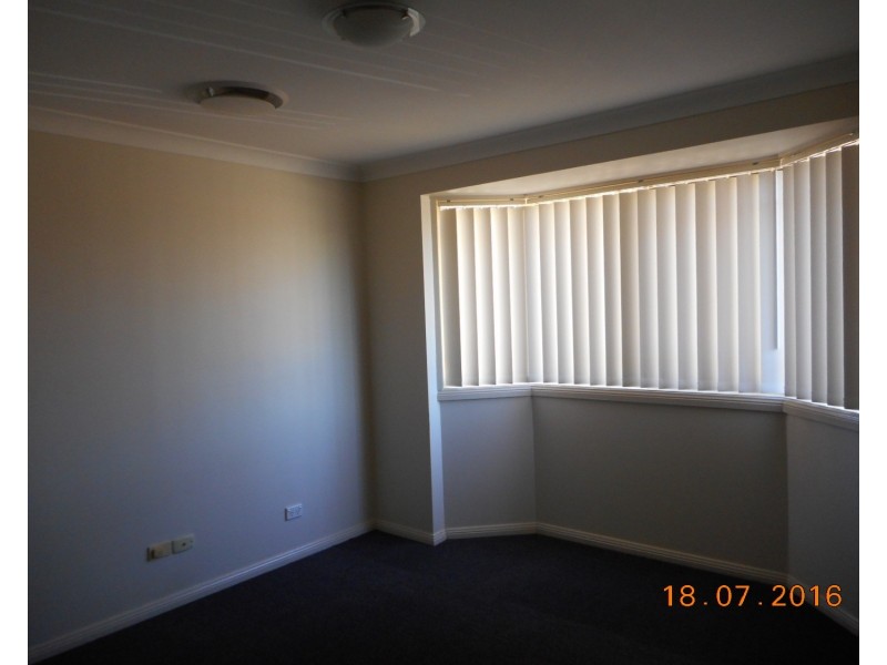 2/6 Aintree Close, Casula NSW 2170