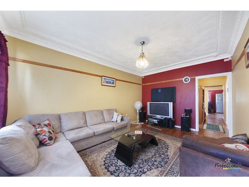 81 Demeyrick Avenue, Casula NSW 2170