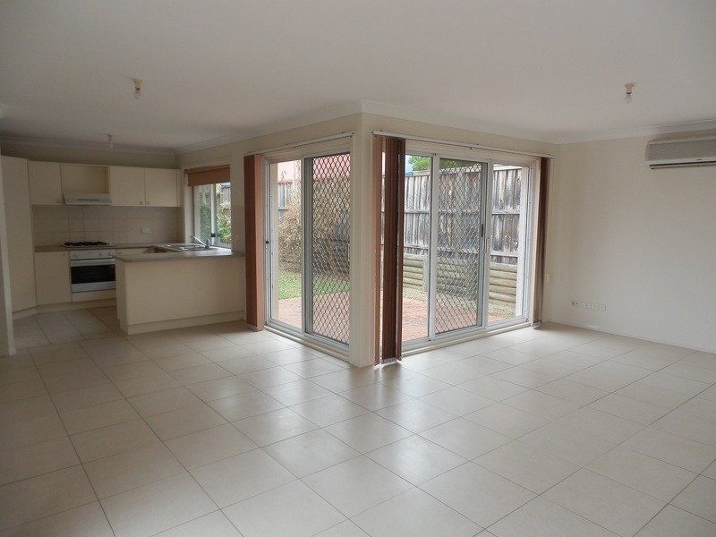 6 Nutmeg Close, Casula NSW 2170