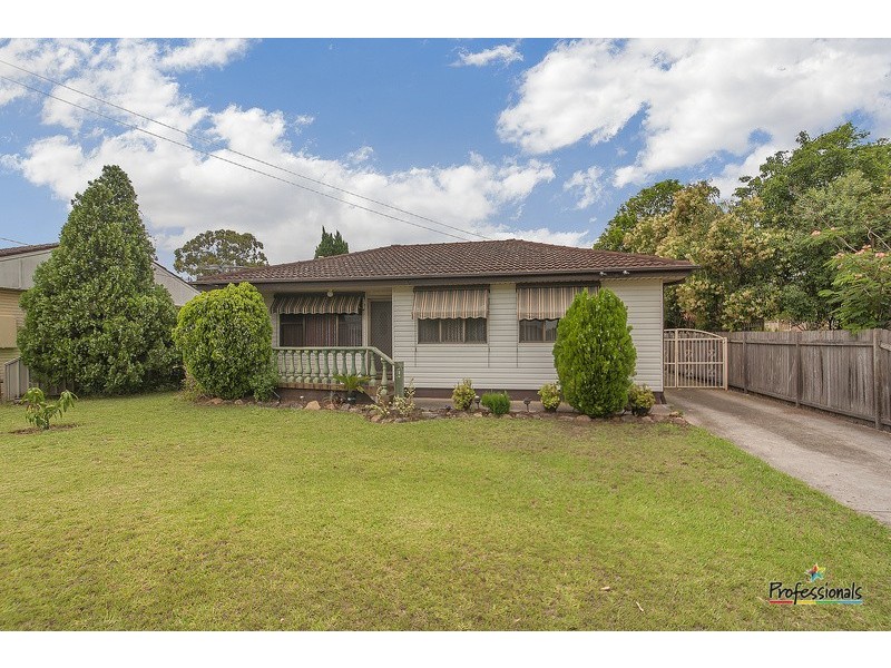 4 Kenny Avenue, Casula NSW 2170