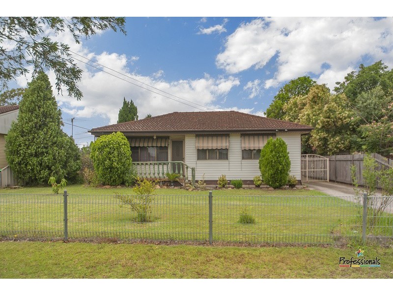 4 Kenny Avenue, Casula NSW 2170