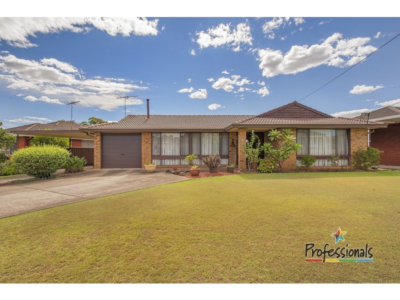 27 Renton Avenue, Moorebank NSW 2170