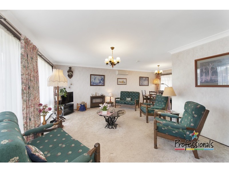 27 Renton Avenue, Moorebank NSW 2170