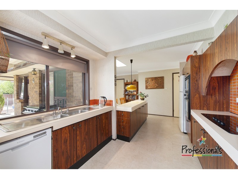 27 Renton Avenue, Moorebank NSW 2170