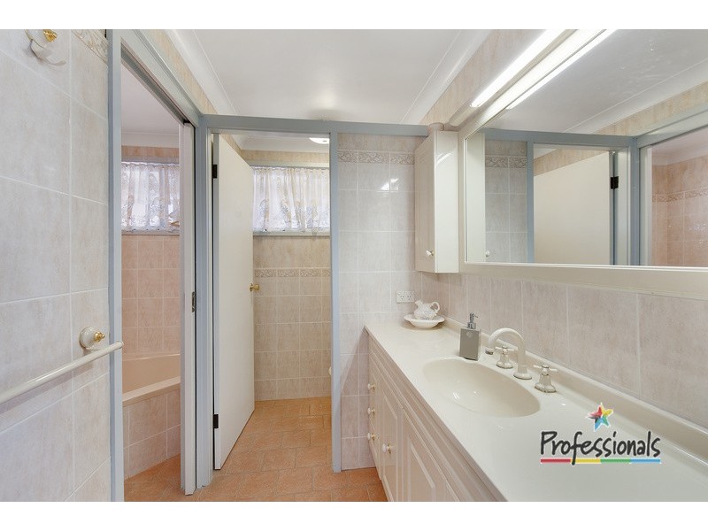 27 Renton Avenue, Moorebank NSW 2170