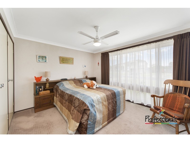 27 Renton Avenue, Moorebank NSW 2170
