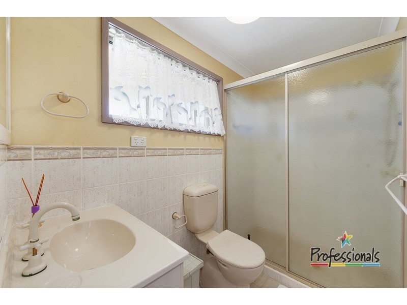 27 Renton Avenue, Moorebank NSW 2170