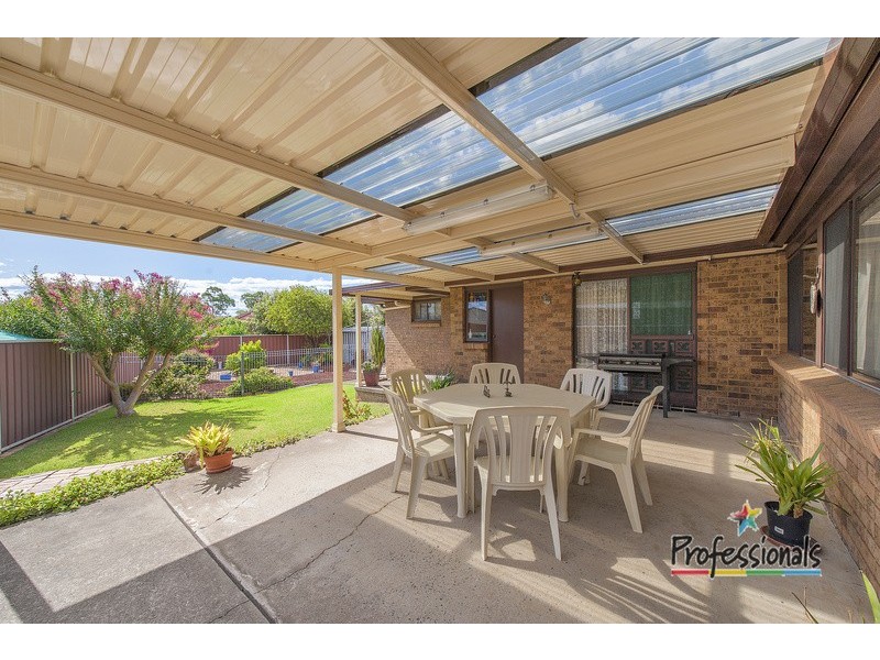 27 Renton Avenue, Moorebank NSW 2170