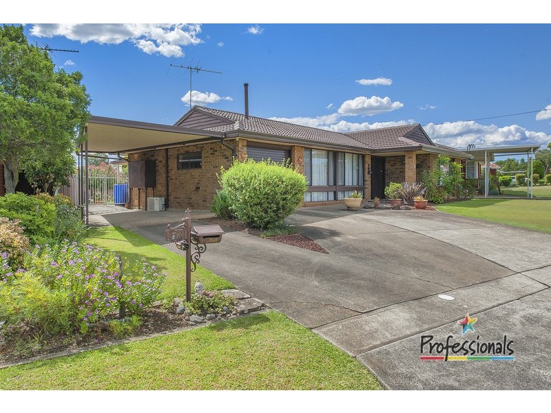 27 Renton Avenue, Moorebank NSW 2170
