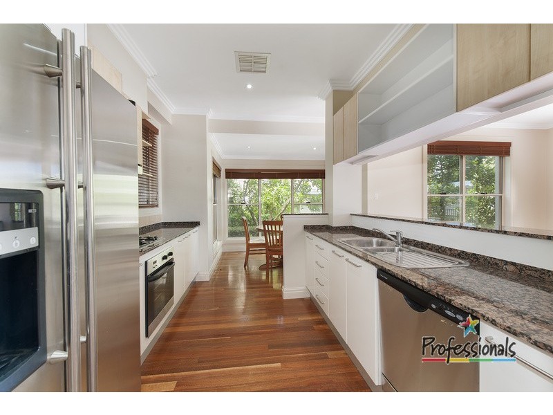 10 Jane Jarvis Way, Macquarie Links NSW 2565