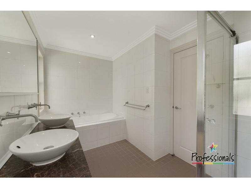 10 Jane Jarvis Way, Macquarie Links NSW 2565