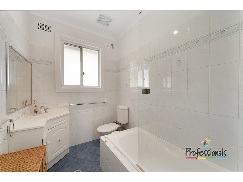 10 Edward Street, Lurnea NSW 2170