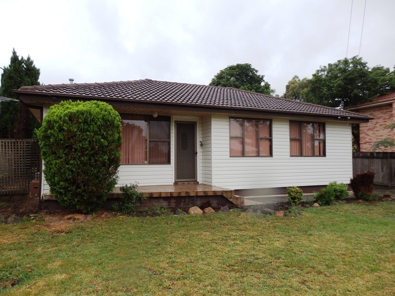 4 Kenny Avenue, Casula NSW 2170