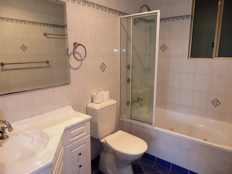 4 Kenny Avenue, Casula NSW 2170