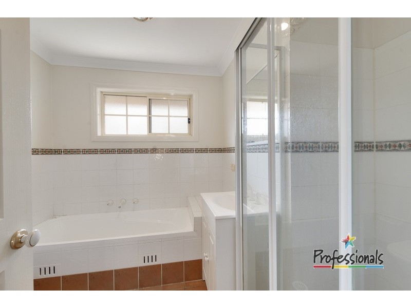 2B Hardy Place, Casula NSW 2170