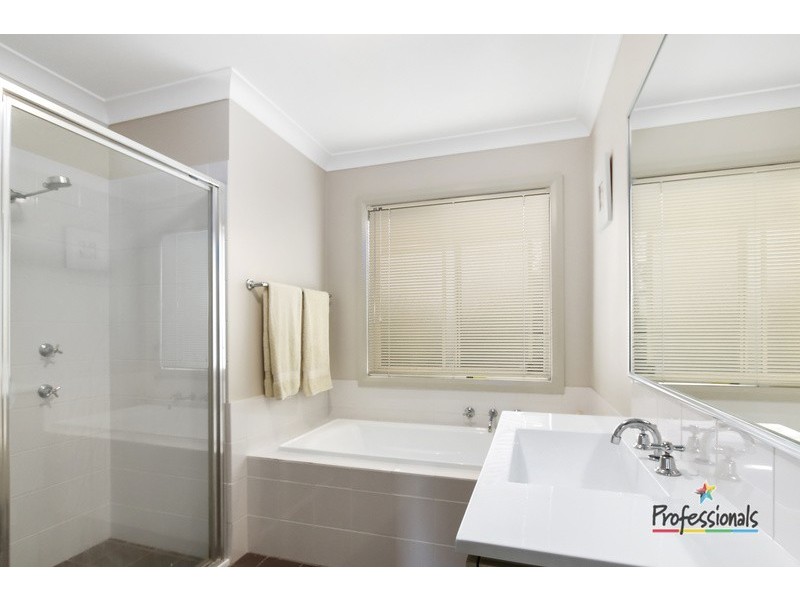 5 Hindostan Road, Glenfield NSW 2167