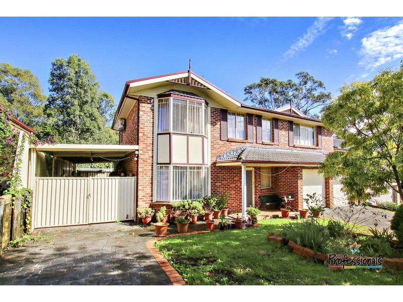 8 Whiteley Close, Casula NSW 2170
