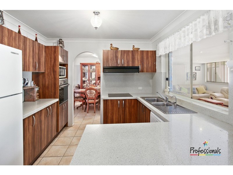 8 Whiteley Close, Casula NSW 2170