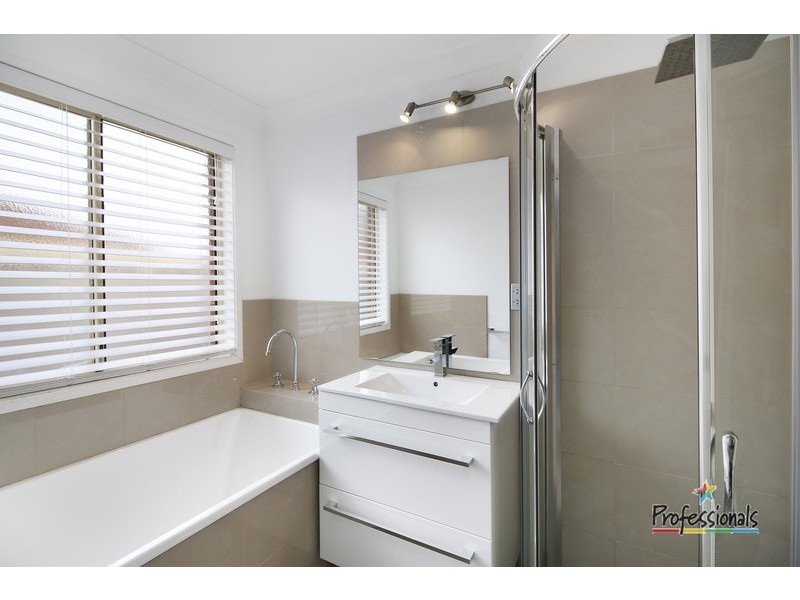 6a Kylie Way, Casula NSW 2170