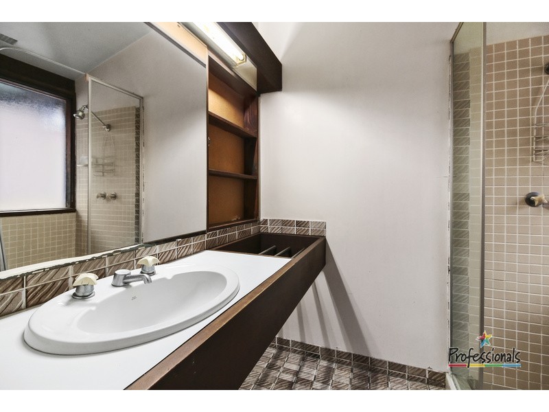 5 Phoenix Crescent, Casula NSW 2170