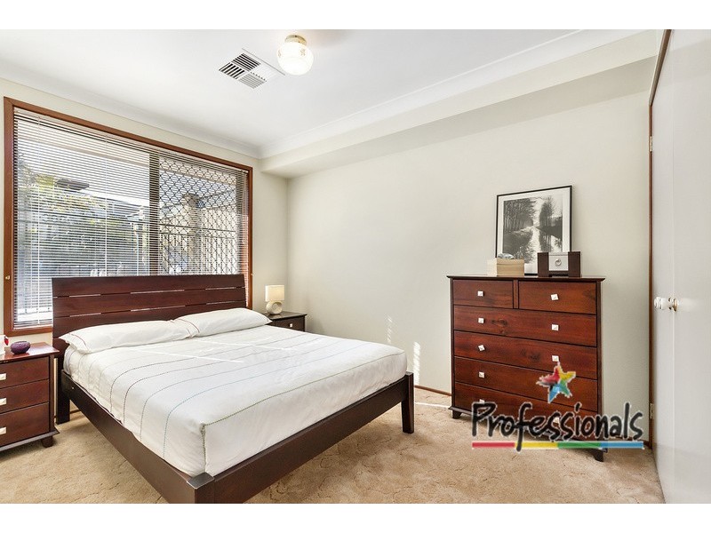 2 Clune Close, Casula NSW 2170