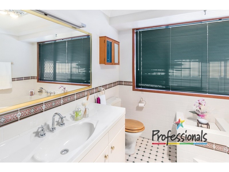 2 Clune Close, Casula NSW 2170