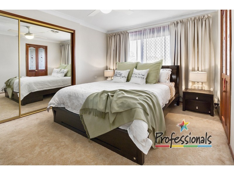 2 Clune Close, Casula NSW 2170