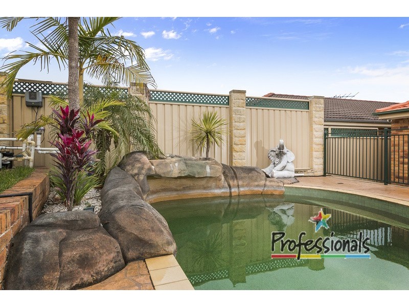 2 Clune Close, Casula NSW 2170