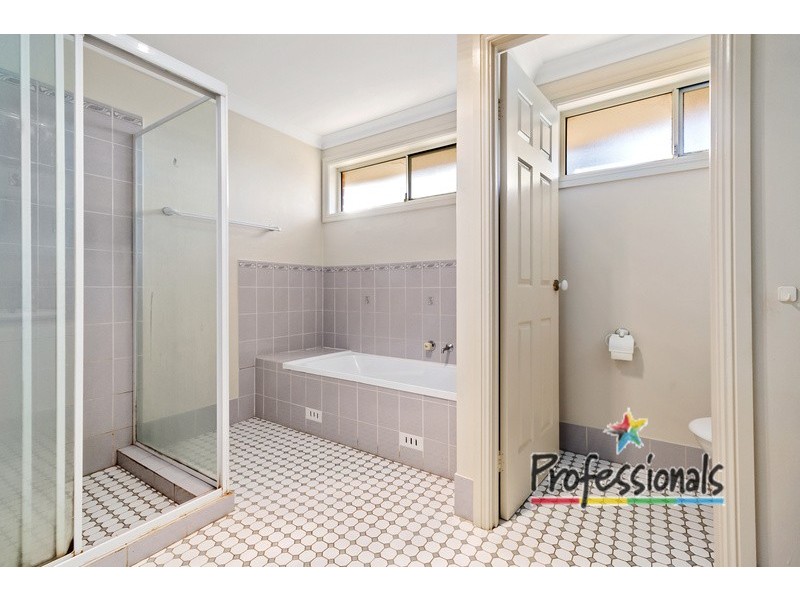 2/6 Aintree Close, Casula NSW 2170