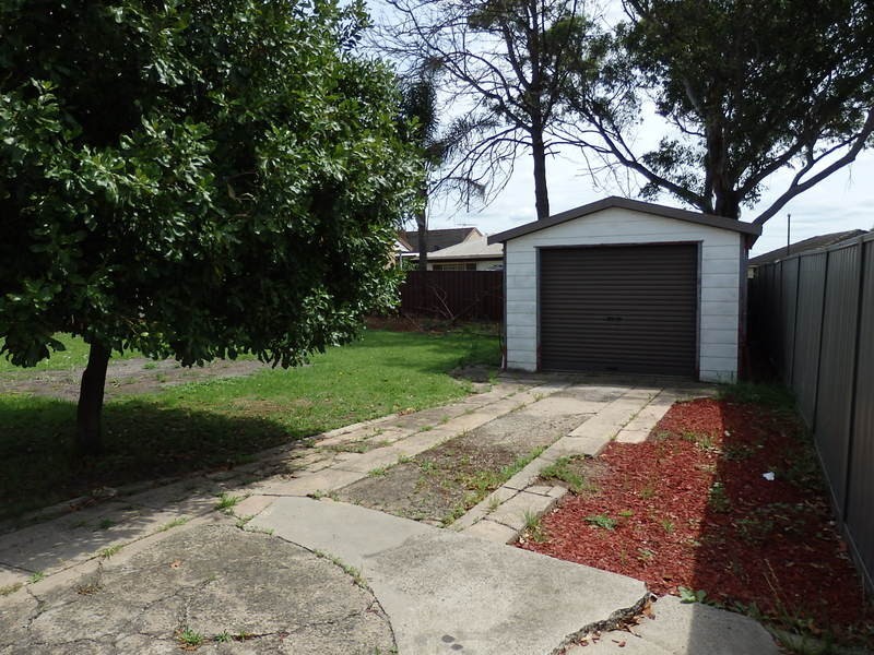 25 Demeyrick Avenue, Casula NSW 2170