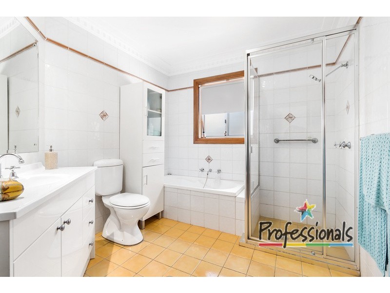 18 Aintree Close, Casula NSW 2170