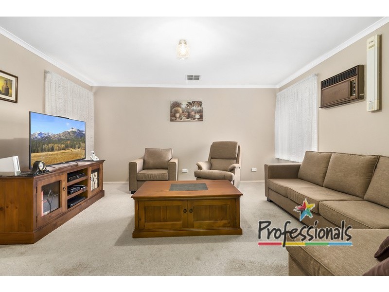 8 Grose Avenue, Lurnea NSW 2170