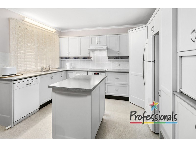 8 Grose Avenue, Lurnea NSW 2170