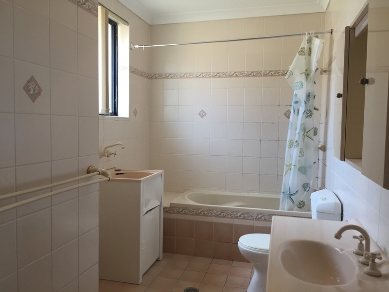 24A Thirroul Circuit, Prestons NSW 2170
