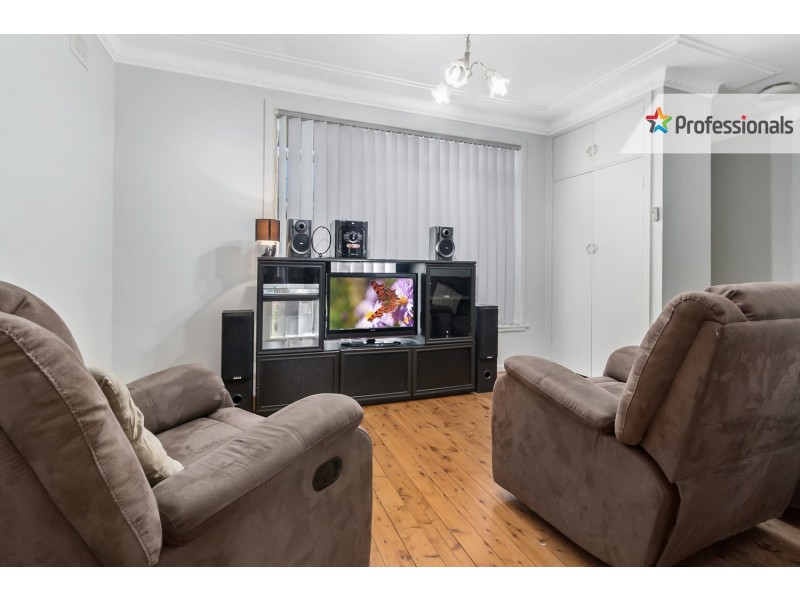 6 Dunmore Crescent, Casula NSW 2170