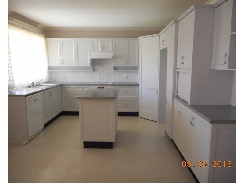 8 Grose Avenue, Lurnea NSW 2170