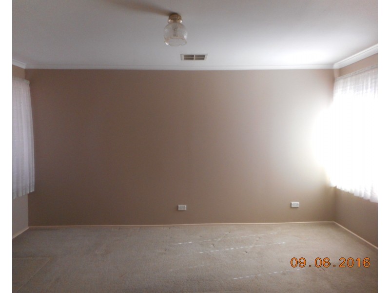 8 Grose Avenue, Lurnea NSW 2170