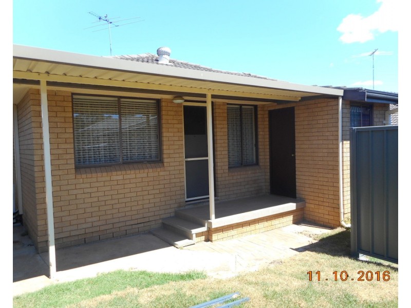 8 Grose Avenue, Lurnea NSW 2170