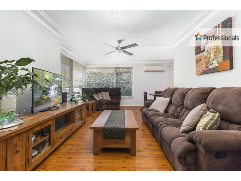 5 Samoa Avenue, Picnic Point NSW 2213