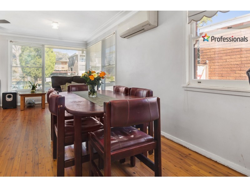 5 Samoa Avenue, Picnic Point NSW 2213